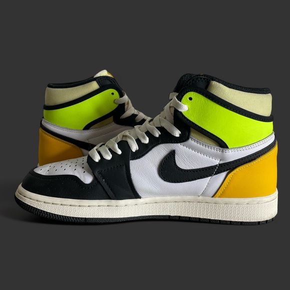 Nike Air Jordan 1 Retro High OG Volt Men’s Size 8.5 555088-118 - Picture 2 of 7